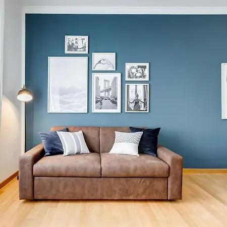 Bdc - Rome, Open City! 3-bdr! *