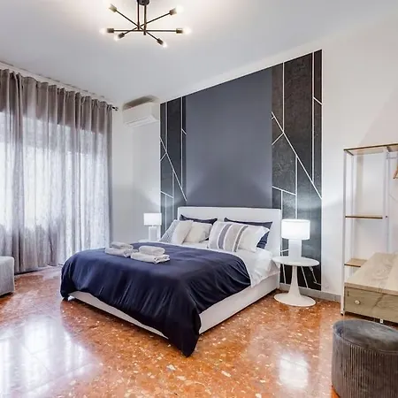 Bdc - Rome, Open City! 3-bdr! *