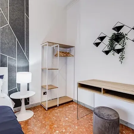 Bdc - Rome, Open City! 3-bdr! *